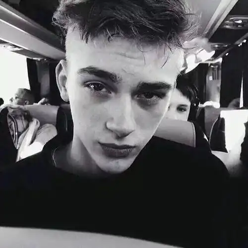 6686体育铁牌作者Harriet