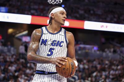 Hãy cố gắng hết sức! Banqueiro ghi được 24 điểm khi bắn 7 ăn 21 và giành được 10 rebound.