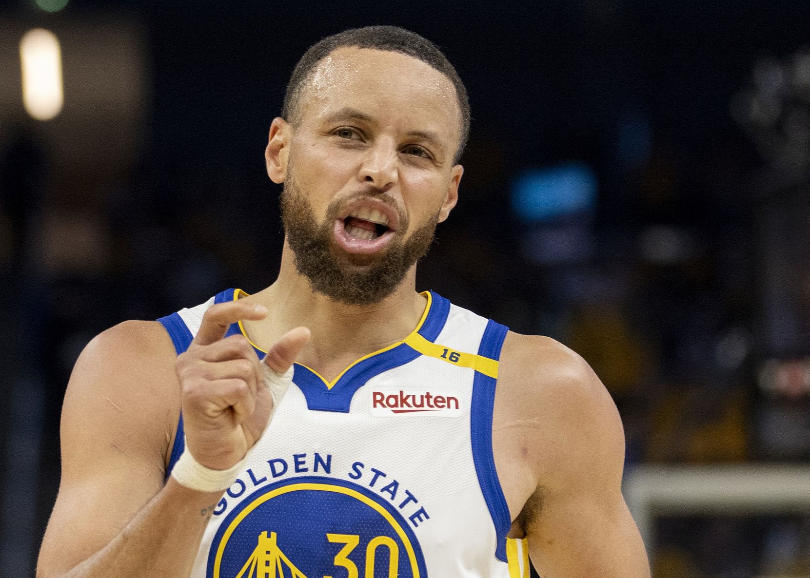 Đội nhà là rồng, đội khách là bọ! Warriors có 4 trận thắng và 0 trận thua khi làm khách trên sân nhà ở mùa giải này và 1 trận thắng và 3 trận thua khi làm khách.