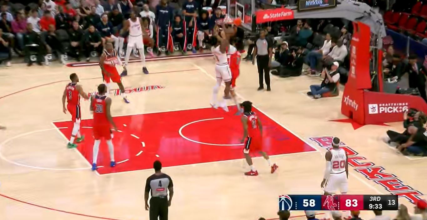 Sarr ghi được 10 điểm và giành được 5 rebound chỉ trong một hiệp đấu. Wizards đã giành được 11 điểm trong một hiệp đấu để duy trì sự hồi hộp.