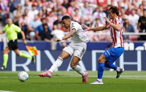 Atletico Madrid đấu với Real Madrid