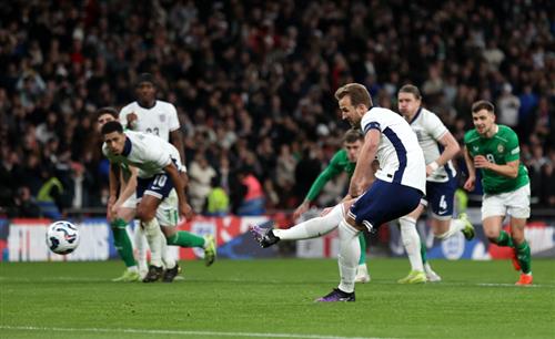 Ăng-gô-la đấu với Ireland