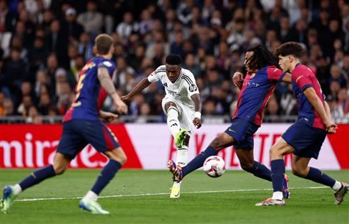 Real Madrid đấu với Barcelona