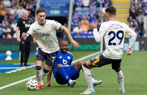Leicester City đấu với Everton