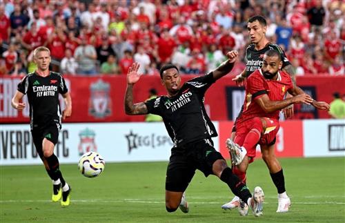 Liverpool đấu với Arsenal