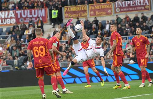 Roma đấu với Bologna