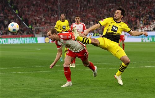 Bayern Munich đấu với Borussia Dortmund