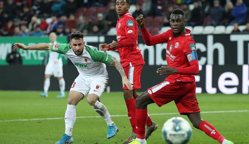 Augsburg đấu với Mainz 05