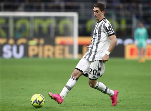 Bologna đấu với Juventus