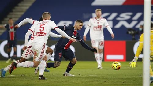 Sân vận động Brestois vs Paris Saint-Germain