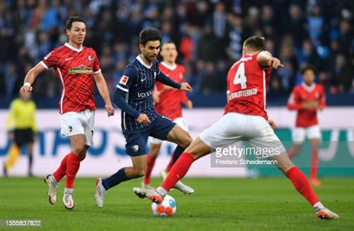 Bochum đấu với Freiburg