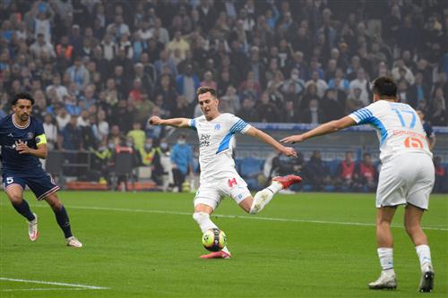 Clermont đấu với Marseille