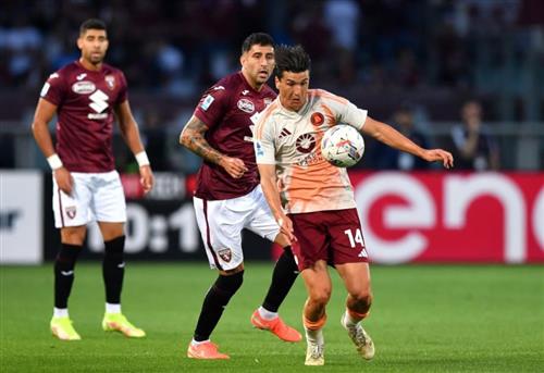 Turin đấu với Roma