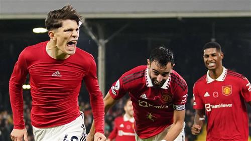 Fulham đấu với Manchester United