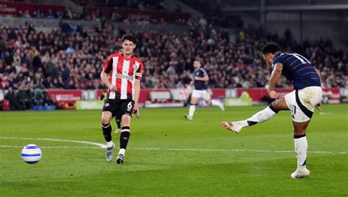 Brentford đấu với Aston Villa