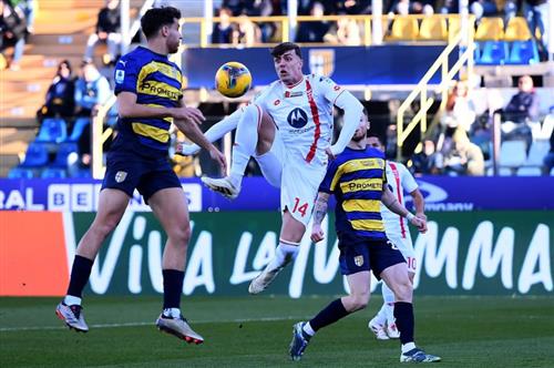 Parma đấu với Monza