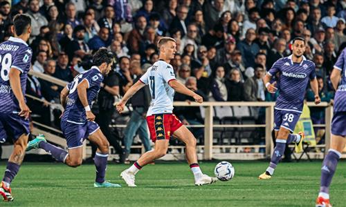 Fiorentina đấu với Genoa