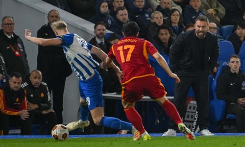 Brighton đấu với Roma