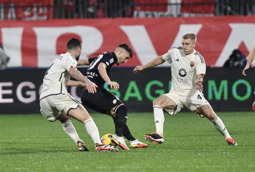 Monza đấu với Roma