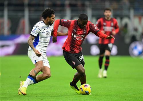 AC Milan đấu với Atalanta
