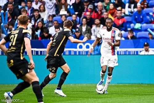 Montpellier đấu với Lyon