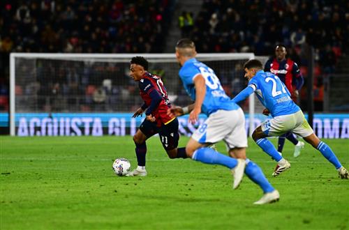 Bologna đấu với Napoli