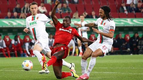 Augsburg đấu với Stuttgart