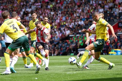 Southampton đấu với Wrexham