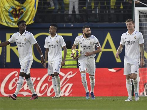 Real Madrid đấu với Valencia
