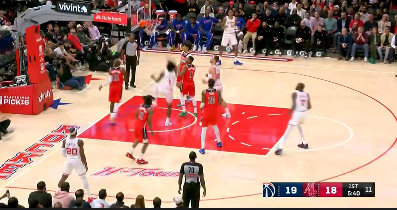 Trạng thái cạnh tranh là tốt! Durant ghi 16 điểm khi bắn 5/8 hiệp đầu tiên và giúp Rockets dẫn đầu với 11 điểm